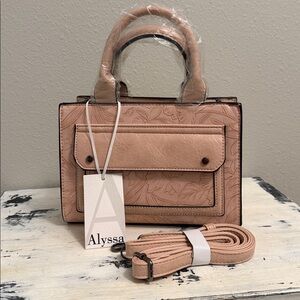 Alyssa Medium Light Pink Floral Crossbody Purse/Satchel Bag, NWT 9”x 6.5”x 3.8”